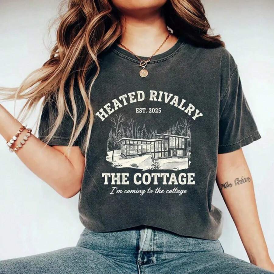 Heated Rivalry The Cottage Shirt, Ilya And Shane Hockey Romance Tee, I'm Coming To The Cottage Shirt - màu đen - Xem 1