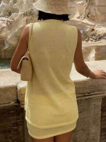 2026春夏新款女士情人节系列休闲套装，优雅女士两件套，浅黄色针织V领无袖上衣搭配修身迷你裙 - 淡黃色 - 查看 4