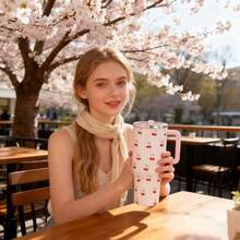 HYDROJUGs 32oz Gift-Ready Eye-Catching Playful Cherry & Pinstripe Insulated Tumbler, Functional Travel Mug & Water Bottle With Durable Stainless Steel Build & Secure Snap Lid, Double-Wall Vacuum Cup For Daily Hydration, Movie Nights & Casual Hangouts, Ideal Christmas & Halloween Gift For Family & Friends Who Love Whimsical Designs - 32oz粉櫻桃 - 查看 6