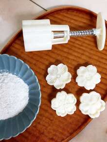 4pcs ABS Flower Shaped 50g Commercial Mooncake Mold, DIY Hand Press Cookie Stamp, Pastry Baking Mold, Mooncake Maker, Wedding Festival Decorative Pastry Tool, Baking Tool, Kitchen Gadget - White - View 3