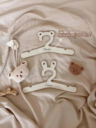 Personalisierter Hochzeitskleid-Bügel - Personalisierter Hochzeitskleid-Bügel - Hochzeitskleid-Bügel - Geschnitzter Holzbügel - Brautkleid-Bügel, Multifunktional, langanhaltend, Dekorativ, Wiederverwendbar, Elegant, Modisch, Hochwertig, Farbig, Modern, Individualisiert, Personalisiert, Einzigartig, Individueller Bügel und Bügel