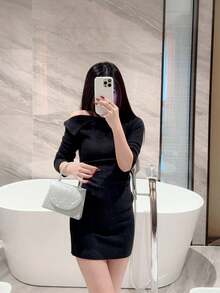 月光之夜手提包——一款简约闪亮的缎面托特包。优雅时尚的晚宴手拿包，适合女士出席晚宴、派对和约会。 - 銀色 - 查看 10