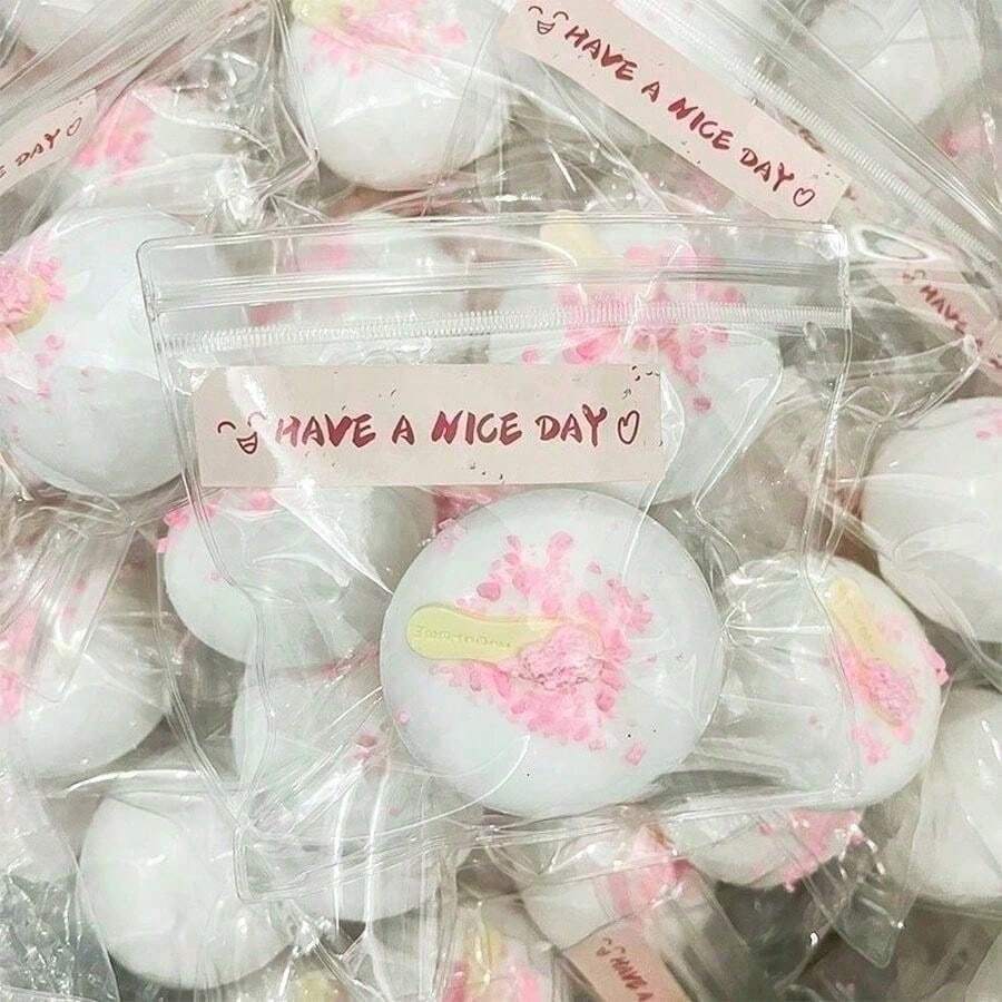 2026新款热销减压冰淇淋捏捏球，慢回弹捏捏玩具，可塑形冰淇淋捏捏球，史迪奇玩具，旅行玩具，课堂解压玩具，迷你小玩意，洗澡玩具，圣诞文具，压力球，送给男孩女孩的礼物，情人节，新年，生日，圣诞节，万圣节，完美礼物