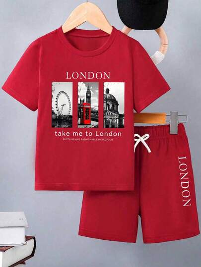 Bộ đồ thường ngày dành cho bé trai tuổi teen, gồm áo thun ngắn tay và quần short in hình khẩu hiệu và tòa nhà.