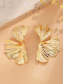 1 Pair European And American Fashion Gold Ginkgo Leaf Shaped Exaggerated Elegant Earrings, Suitable For Dates, Balls, Parties And Other Occasions - Yellow Gold - View 6