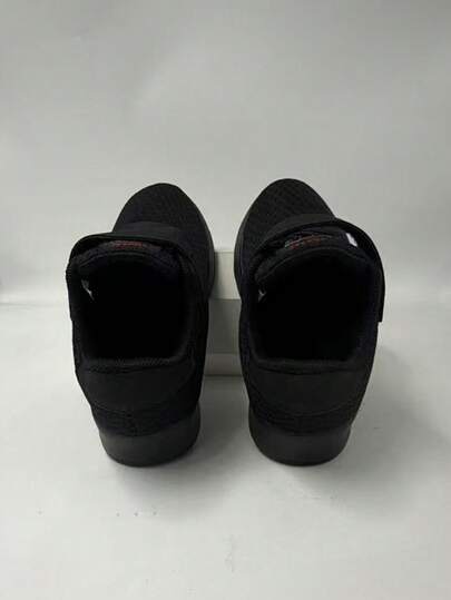 1双儿童网面透气轻便运动鞋，防滑舒适休闲跑步鞋，四季皆宜