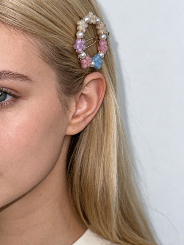 A Y2K Sweet Girl Style Beaded Flower Heart Hair Clip For Bangs & Side Hair Styling Gradient Beads + Iridescent Flowers + Pearl Accent Design Suitable For Daily Commute/Campus Outfits/Sweet Girl Looks Sweet & Gentle Aesthetic Hair Accessory