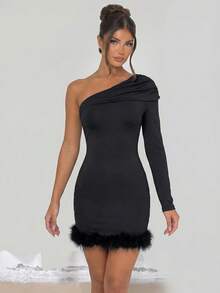 Vestido negro de Body ceñido con decoración de plumas, manga larga única, diseño asimétrico de hombros descubiertos, que estiliza la cintura, de tela suave y elástica, color negro sólido y clásico. Estilo sexy y cautivador, perfecto para citas, fiestas, discotecas, de moda para salidas de primavera/otoño, adecuado para fiestas de fin de año y Año Nuevo - Negro - Ver 2