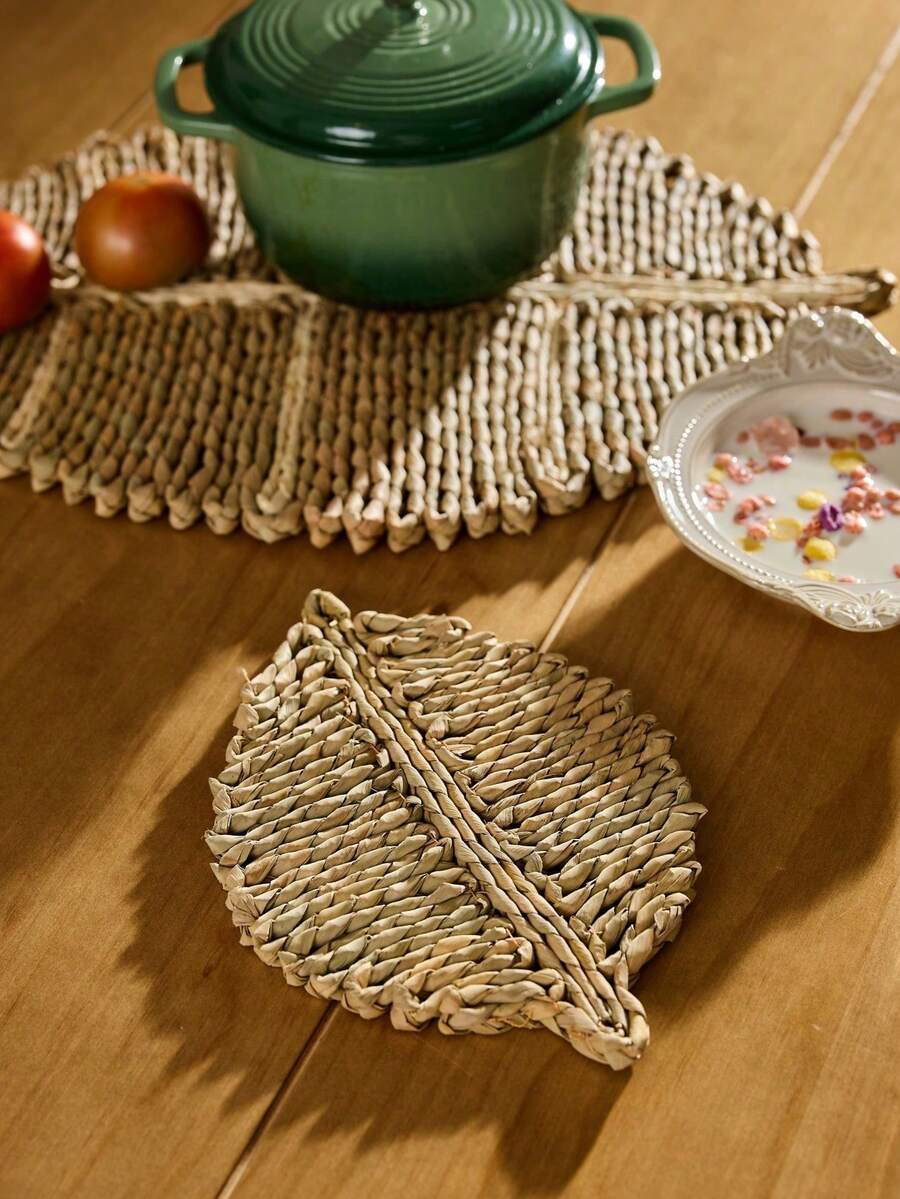 Cirelle حصيرة طاولة مصنوعة يدوياً من نسيج العشب عازلة للحرارة على شكل ورقة لتزين طاولة الطعام ، بطراز بوهيمي ، ديكور طاولة رامادي ، وجبات العائلة والحفلات ، لوازم المطبخ ، استخدامات المطبخ ، ديكور الإقامة والإفطار ، استخدام الحديقة ، لوازم الفنادق الراقية - متعدد الألوان - مشاهدة 1