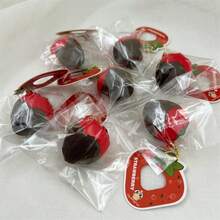 可爱草莓蘸酱造型软萌PU面包吊坠，超柔软PU材质，逼真造型，缓解压力，舒缓情绪，送礼佳品，节日礼物，生日礼物，完美礼物 - 彩色 - 查看 4