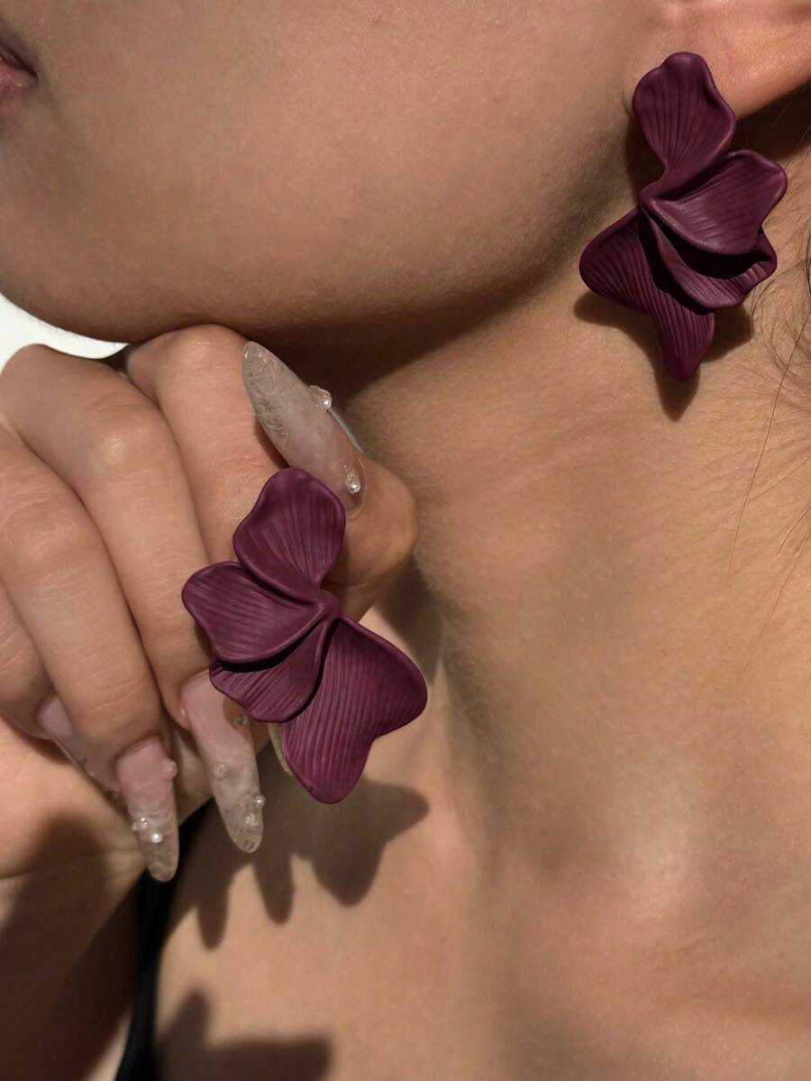 Vintage Exaggerated Wine Red Flower Stud Earrings, Minimalist Matte Asymmetrical Petal Earrings For Women - Earrings - View 1