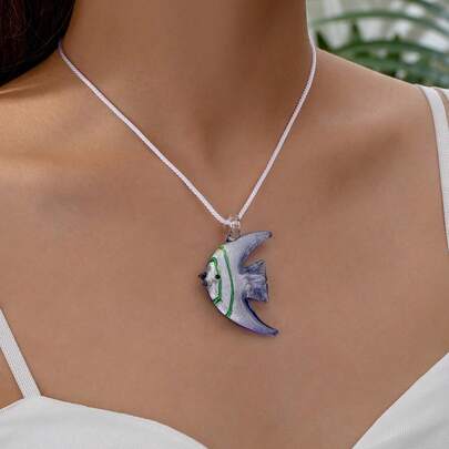 1 chiếc vòng cổ mặt dây chuyền hình cá bằng thủy tinh thủ công, kiểu dáng bãi biển mùa hè, hình dạng và màu sắc ngẫu nhiên, dành cho nữ.