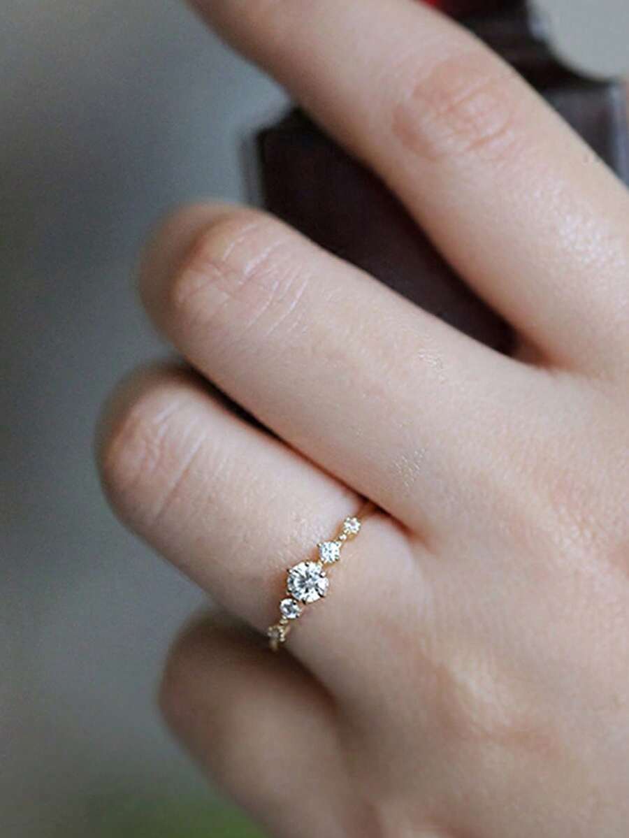 BALMORA 1枚经典百搭S925纯银六爪锆石戒指，适合女性节日礼物、派对装扮 - 金色 - 查看 1