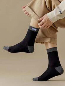 Chaussettes mi-mollet pour hommes, chaussettes de sport pour automne/hiver, chaussettes polyvalentes à motif de bloc de couleur et de lettres, respirantes et absorbant l'humidité, convenant aux jeunes adultes et aux étudiants - Multicolore - Voir 10