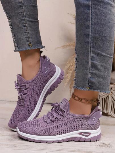 2026新款女士透气休闲运动鞋，轻便舒适的白色旅行跑步鞋，低帮大码系带休闲鞋，适合户外跑步、旅行、健身、购物、散步、海滩活动等。