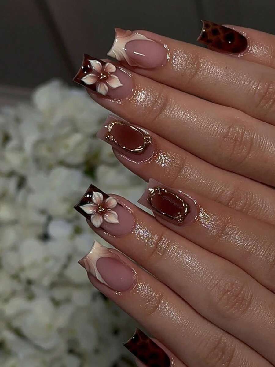 24片法式白色3D立体装饰美甲贴片，花朵造型，中短方形美甲套装，包含1张粘性贴片和1个迷你指甲锉，适合日常佩戴，是美甲用品的理想之选。 - 彩色 - 查看 1