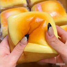 柔软舒缓的厚烤奶酪面包玩具，创意慢回弹减压小礼物，送给亲朋好友 - 彩色 - 查看 4