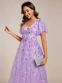 Đầm dạ hội màu tím nhạt sang trọng với tay áo cánh bướm đính sequin và họa tiết hoa, thích hợp cho các buổi tiệc tùng, dạ tiệc và kỳ nghỉ xuân. - Màu tím hoa cà - Xem 5