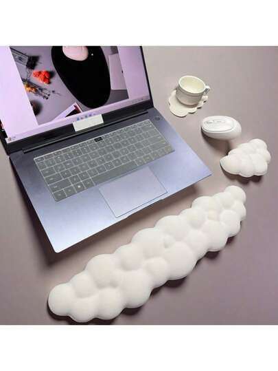 云朵造型键盘腕托垫，柔软PU皮革和记忆海绵，防滑橡胶底座，符合人体工学的手腕支撑，适用于办公和游戏电脑