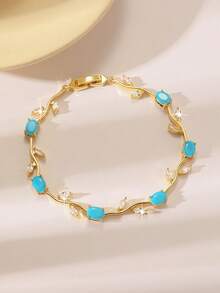 这款欧式铜质锆石手链饰有密镶祖母绿花朵和叶子吊坠，时尚优雅，多种颜色可选，适合女性日常、节日、约会、派对、婚礼等场合佩戴，也可作为情人节、母亲节礼物。 - 金色 - 查看 3