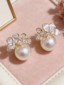 1对S925银针奢华白色珐琅花朵珍珠耳钉，时尚设计，百搭女士耳环 - 金色 - 查看 2