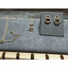 Juego de joyería de 2 piezas en tono dorado: Collar con dije de círculos entrelazados y aretes a juego, set de diseño contemporáneo y brillante para mujer, joyería de moda elegante para cualquier ocasión. - Dorado - Ver 7