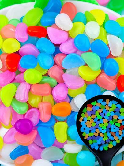 100颗发光石，彩色发光鹅卵石，DIY装饰石，适用于水族箱、鱼缸、走道、花园、庭院、露台、草坪装饰 - 室内外均可使用，在紫外线灯下发光 - 也可用于盆栽植物、池塘、小径 - 耐用塑料材质，小径照明，花园配件