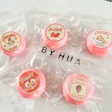 这款草莓球造型的玩具，拥有可爱吸睛的设计，清新舒缓的色调更添魅力。它采用TPR材质，柔韧有弹性，回弹缓慢，触感柔软舒适，挤压时能有效缓解压力，回弹均匀，且经久耐用。小巧便携，易于收纳，是节日送礼的佳品，有助于放松身心，舒缓情绪，兼具美观与质感。 - 彩色 - 查看 9