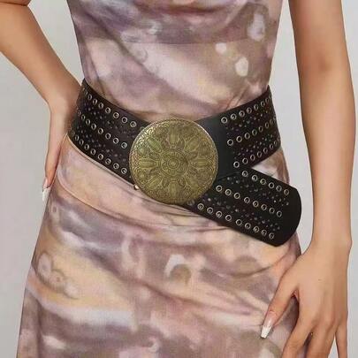 1条波西米亚风PU皮革宽腰带，镂空孔眼宽腰束腰带，打造性感女孩腰部曲线的必备单品，适合所有季节。