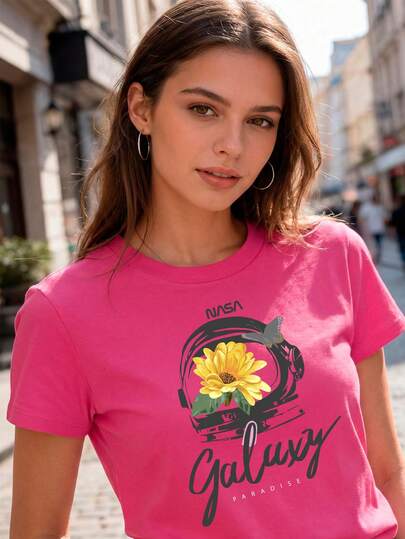  Camiseta para mujer de 100% algodón, cuello redondo, manga corta, muy cómoda y suave al tacto, ideal para toda ocasión, en varios colores, con logo original de NASA, casco de astronauta con flor amarilla y leyenda "Galaxy"
