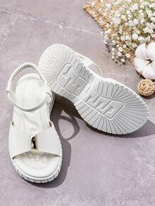 Dép xăng đan đế bằng thời trang cho bé gái, dép đế dày cho trẻ em, đế chống trơn trượt, thiết kế xỏ chân tiện lợi, thích hợp cho trẻ em tham dự đám cưới, tiệc tùng, du lịch và nghỉ lễ. - trắng - Xem 4