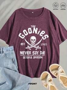 "Goonies Never Say Die" Retro Graphic Tee | Vintage Skull & Bones Design For 80s Movie Fans | Soft Cotton Blend, Comfortable Nostalgic Streetwear - 酒紅色 - 查看 3