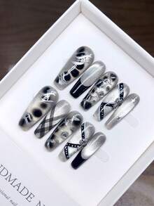 纯手工制作的可佩戴美甲，阶梯状手绘猫眼；高品质简约设计美甲，全覆盖假指甲，独特小众创意假指甲，日常美甲，可爱现代风格美甲，日常佩戴，秋冬季美甲，可拆卸佩戴，可重复使用，适合派对和宴会。 - 彩色 - 查看 12