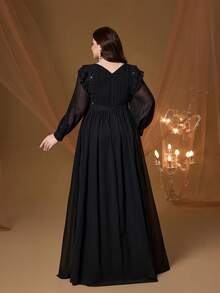 Vestido largo elegante de gasa negra con corte evasé para mujer de talla grande, con hombros de encaje con volantes, plisado en el busto, mangas abullonadas, cinturón en la cintura y botones de perla en el bajo. Adecuado para uso diario, festivales, vacaciones, citas, bodas y otras ocasiones formales en primavera y verano - Negro - Ver 2