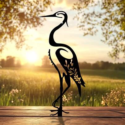 1件复古金属鹳鸟剪影花园装饰摆件 - 11.8英寸户外金属鸟类雕塑，配以绚丽的日落背景，是庭院、露台或家居装饰的理想之选，也是感恩节和圣诞节的绝佳礼物。