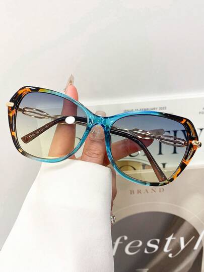New Retro Fashion Metal Hollow Mirrored Leg Fashion Glasses, Versatile Colorblock Design, High Quality For Beach, Street Style, Runway, Suitable For Women And Men