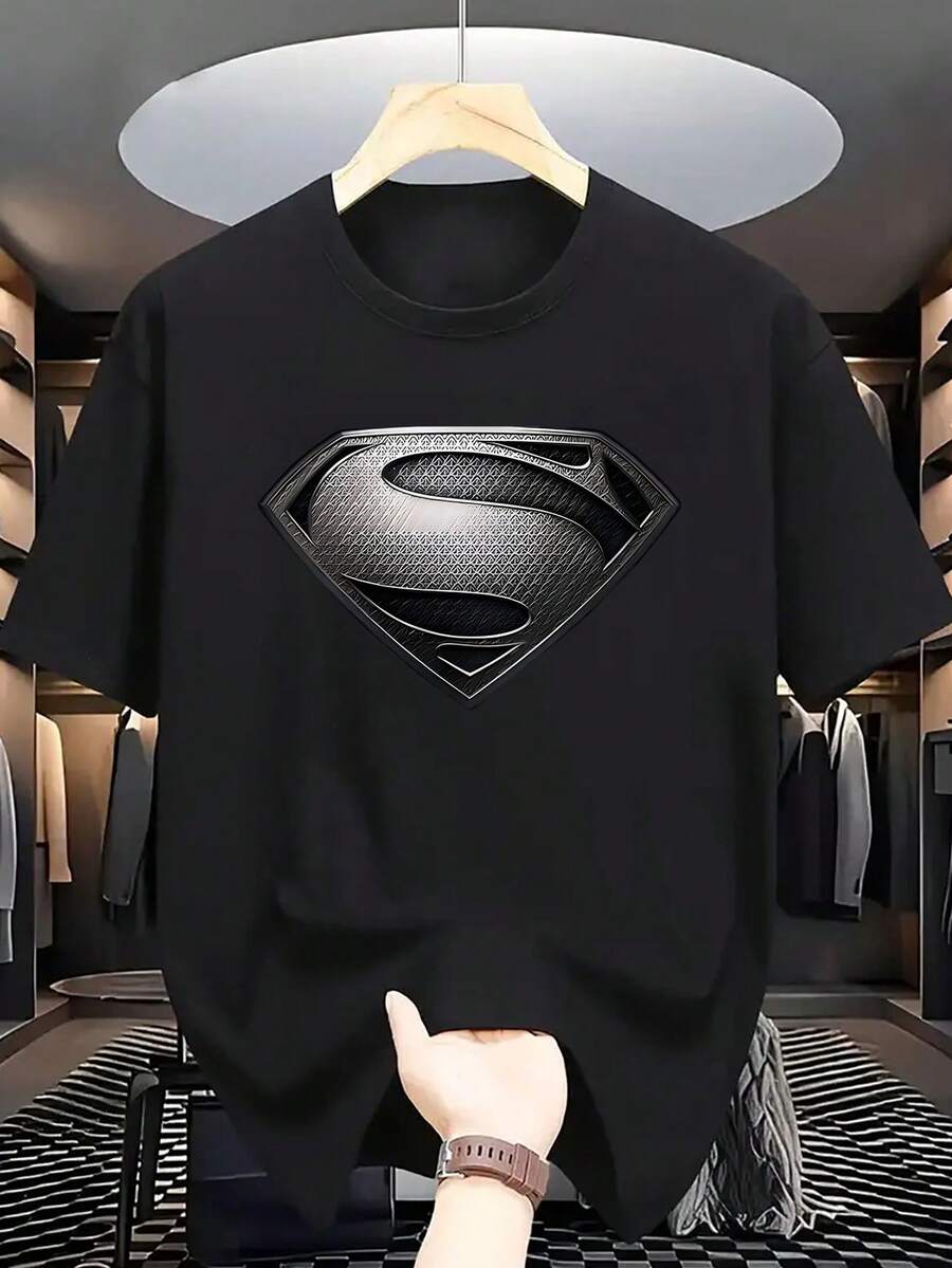 Warner Bros ¡Logo de superhéroe metálico! Camiseta con el logo metálico de Superman: una interpretación moderna del poder heroico, esta cómoda camiseta informal de cuello redondo para hombre es ideal para todas las estaciones y también perfecta para deportes y actividades al aire libre para mujer. - Negro - Ver 1