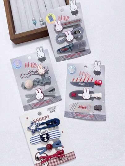 The Miffy And Snoopy Hairpin Series Features A Variety Of Cute Designs (Character Avatars, Stripes, Cross Marks, Checkered Patterns, Bowknots) Paired With Vivid Expressions (Playful, Cheerful) And Accessories. With Its Sweet Style And Niche Aesthetic, It Is Fresh, Bright, And Full Of Whimsical Ideas. It Is Ideal For Collectors, Students, Young Girls, And Young Women For Daily Wear, And Can Also Be Used For Collection Display And Home Decoration. It Is The Best Choice As A Gift For Female Friends