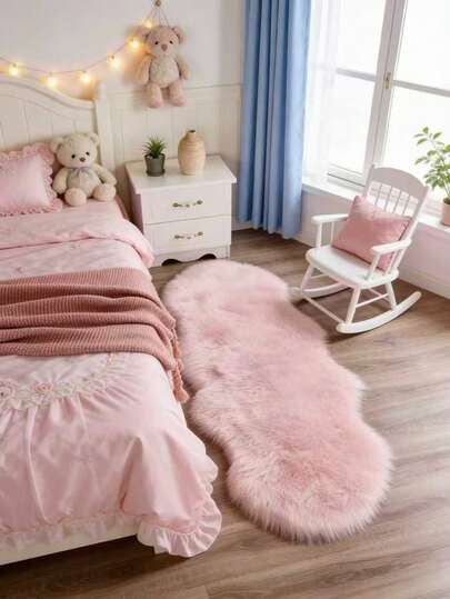 1块粉色波浪纹仿羊毛装饰地毯，质地蓬松柔软，适用于客厅、卧室、书房、门厅、餐厅、洗衣房等空间，亲肤材质，个性化时尚家居装饰，可用作卧室地毯、厨房地毯、书房地毯、客厅地毯、浴室地毯，四季皆宜