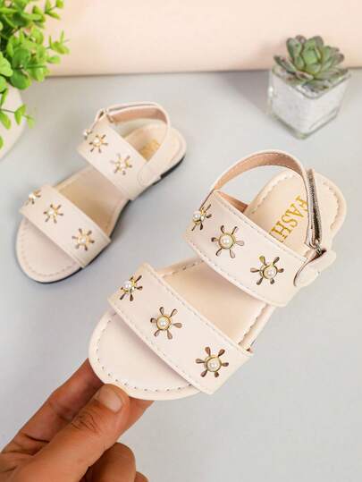 1 Pair Toddler Girls' Wide Width Beige Flat Sandals, Solid Color PU Leather, Hollow Out, Handmade Pearl Decor, Adjustable Hook And Loop Strap, Round Toe, Suitable For 3-15 Years Old, Party, Dance, Casual, Vacation, Spring/Summer 2026