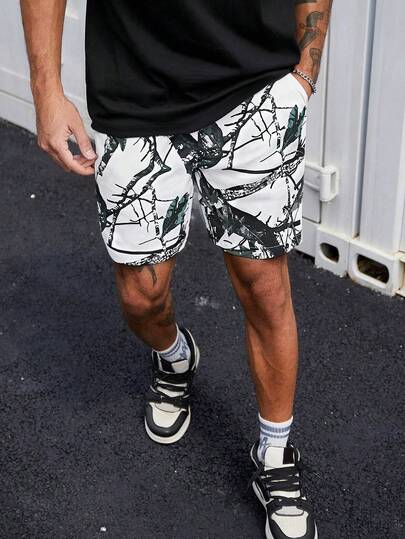 男士宽松直筒碎花短裤，夏季弹力薄款透气抽绳腰阔腿裤，饰有随机彩色树叶枝条植物图案，Y2K 时尚休闲风，适合日常、外出、约会、户外、海滩、街头穿着