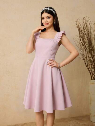 优雅方领无袖荷叶边下摆高腰露脐纯色连衣裙，适合少女，春夏皆宜，适合舞会、毕业典礼、派对等场合。