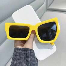 1 Piece Retro Square Glasses - Sturdy Rectangular Frame, Lightweight And Durable Glasses, Suitable For Men And Women, Retro Photography Glasses, Suitable For Street Style, Parties, Daily Life - Non-Prescription Decorative Glasses, Party Accessories, Playful Design, High-Quality Lenses, Fashion Enthusiasts - Màu vàng - Xem 2