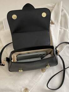 Nova Bolsa Quadrada de Moda Retrô, Ferragens e Cinto Decorativos de Metal, Abertura com Aba, Alça de Ombro Longa Ajustável, Capacidade Pequena, Bolsa Transversal Minimalista e Leve. Adequada para Uso Diário, Casual, Transporte, Trabalho, Viagem e Estudante para Mulheres. - Preto - Visão 6
