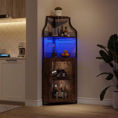 clóset de Esquina para licores con estantes Ajustables, clóset de Barra Industrial de 61 Pulgadas, no Empotrado con Puerta de Malla y Soporte de Vidrio para Cocina, Color café rústico