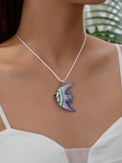 1 chiếc vòng cổ mặt dây chuyền hình cá bằng thủy tinh thủ công, kiểu dáng bãi biển mùa hè, hình dạng và màu sắc ngẫu nhiên, dành cho nữ.