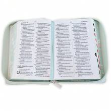 Biblia Con Cierre Para Mujer Portatil Letra Grande 12 Puntos RV1960, Imit Piel Tricolor Azul/Rosa/Blanco Con Indice Y Canto Floral - Single Book - View 4