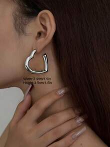 1 Pair Minimalist Heart Shaped Metal Earrings, Fashionable & Chic Design For Women - Earrings - View 3