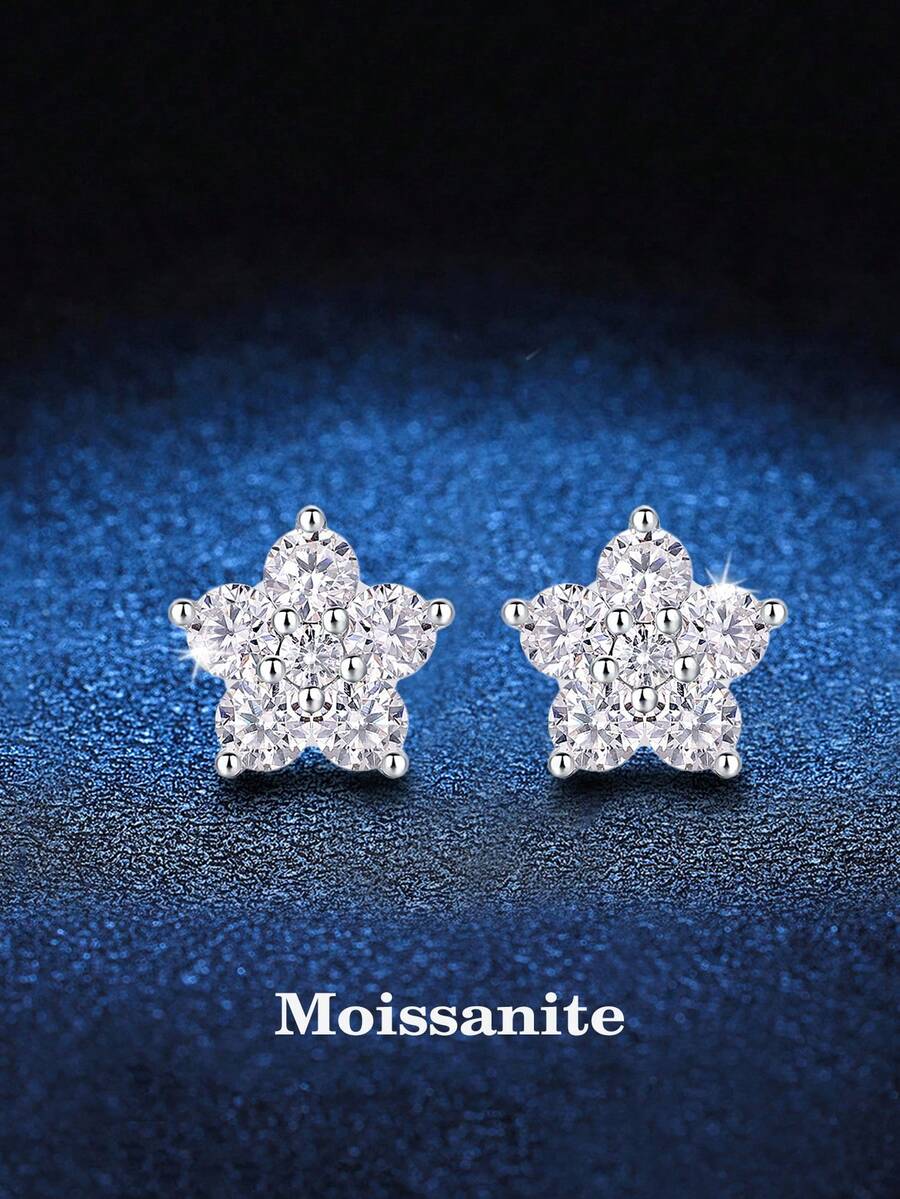 BLOVEMEE 两只优雅的925纯银耳环，镶嵌10颗3.0毫米和1颗2.5毫米的莫桑石，总重1.1克拉，雪花造型设计，适合女性日常佩戴、参加派对、母亲节、生日、结婚纪念日等场合，闪亮珠宝礼品。 - EH0045M - 查看 1