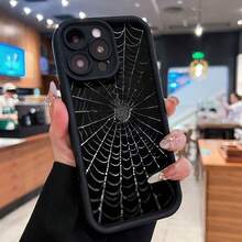Diseño intrincado de telaraña sobre fondo negro. Esta elegante funda es compatible con Samsung, Apple, OPPO, , etc. Fabricada en TPU flexible, resistente a golpes y arañazos, ofrece una excelente protección contra caídas y un agarre cómodo. Es un regalo ideal para familiares, amigos y seres queridos, ideal para festivales, fundas para iPhone, San Valentín y artículos de . - Negro - Ver 3